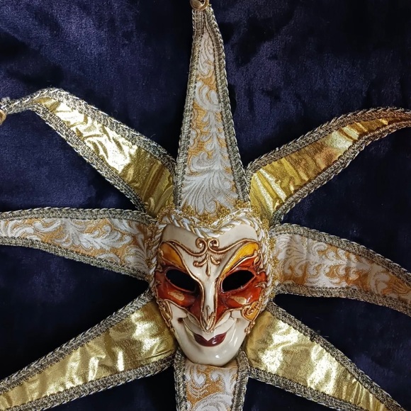 Beautifully Ornate Hand Made Wall Hanging Venetian Mask. - Picture 3 of 13